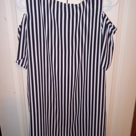 3/$10 Jones Studio Open Shoulder Short Sleeve Pinstripe Top Size Small - Picture 6 of 7